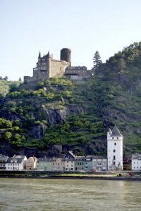 Die Burg katz über St. Goarshausen. Bild: Lasse Burell Produktion, Rheinland-Pfalz Tourismus GmbH